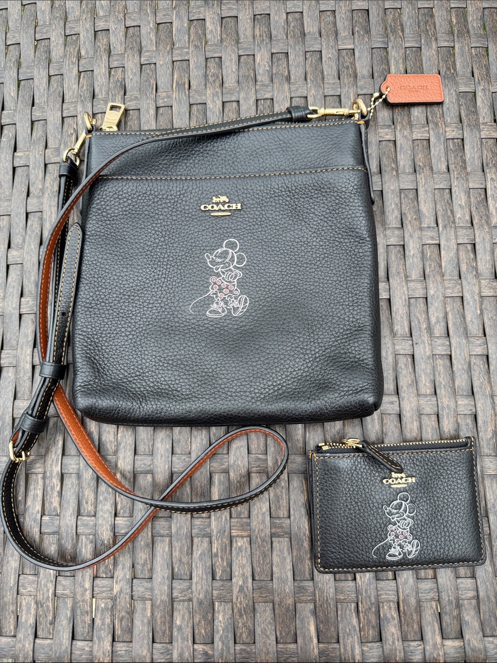 Disney x Coach Minnie Mouse Kitt Messenger Bag & ID Case [limited edition]